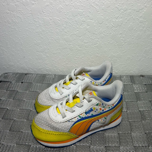 Puma toddler size sneakers - Picture 5 of 9